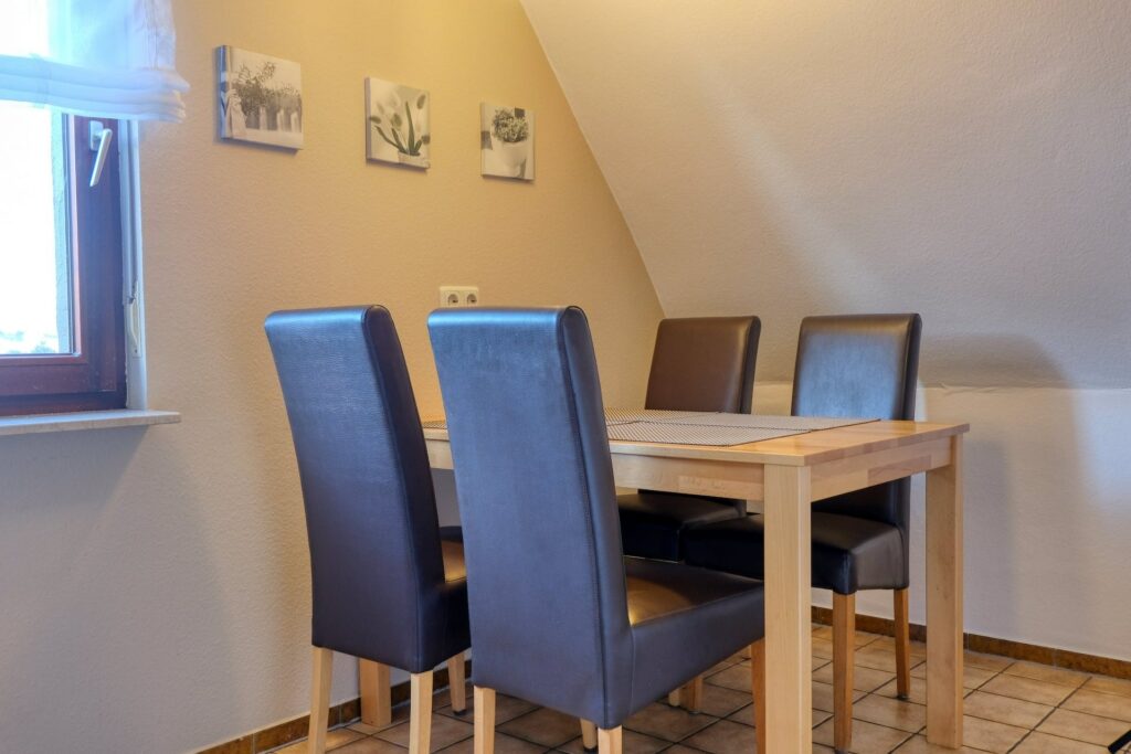 Gästehaus Lehne Ferienwohnung No. 3 - Esstisch