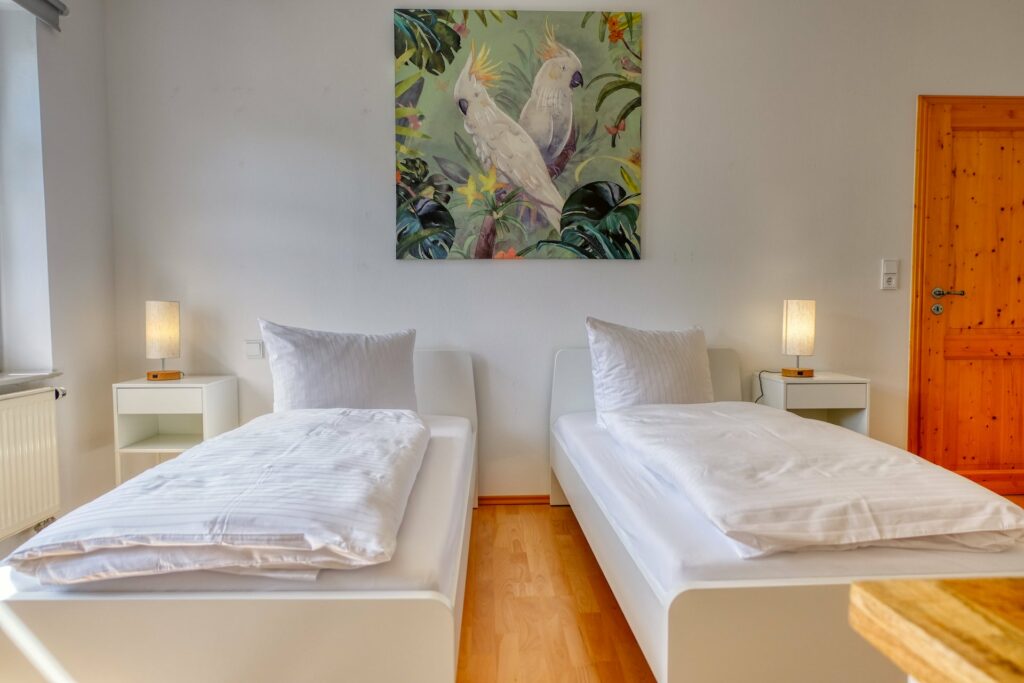 Ferienwohnung No. 5 Gästehaus Lehne - Schlafzimmer 1 Betten