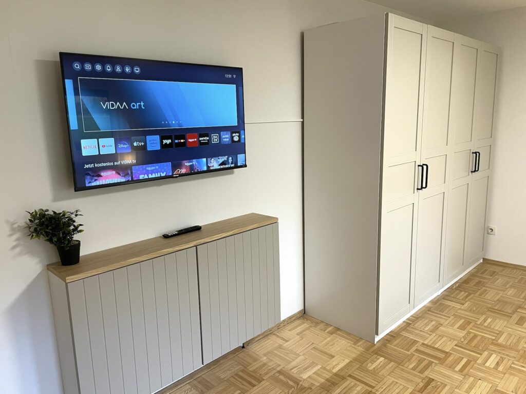 Gästehaus Lehne Ferienwohnung No. 4 - Großes Schlafzimmer Fernseherecke
